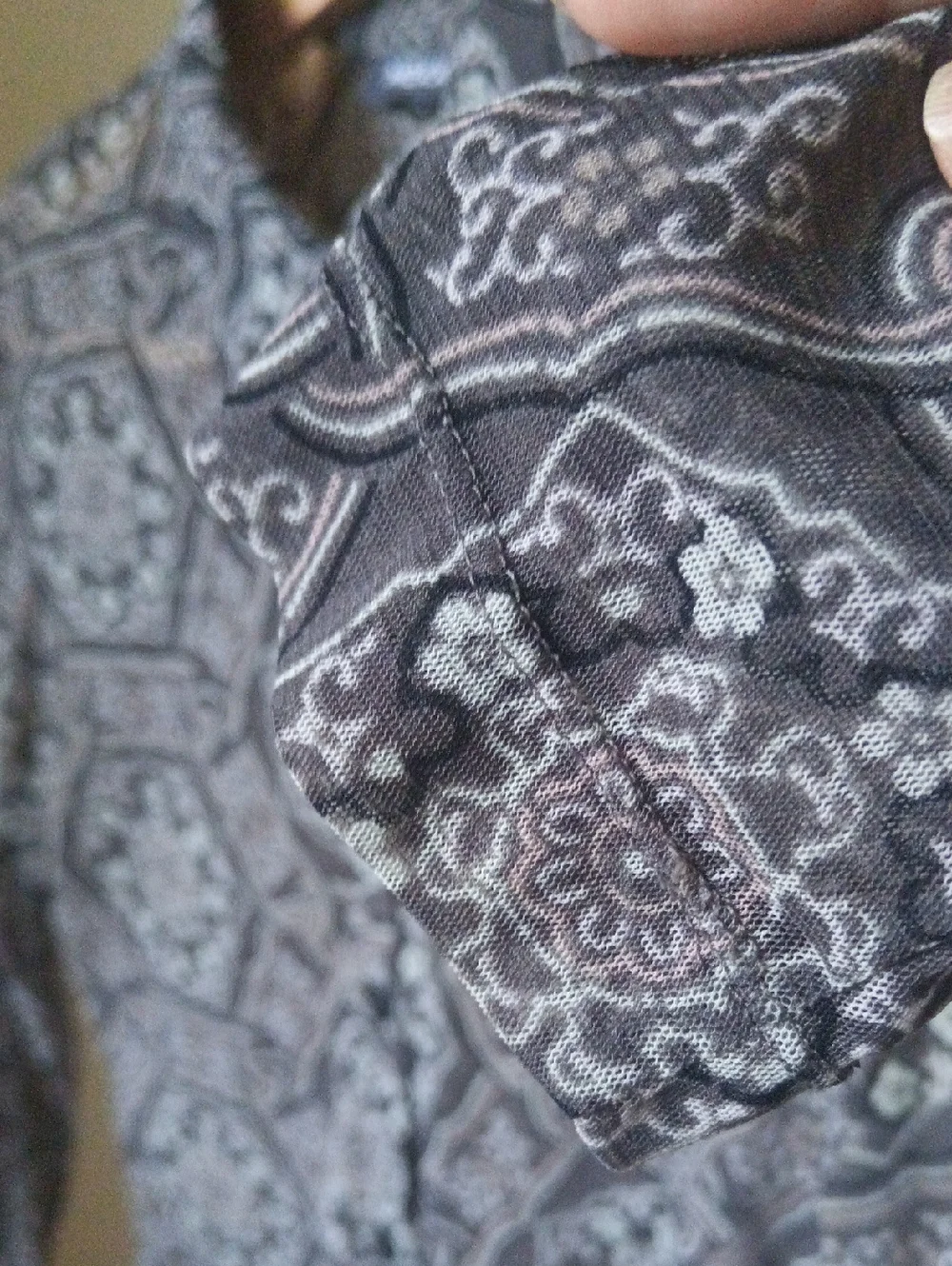 P17" L21" Mexx Grey and White Medallion Print Button-Down Sheer Blouse - Picture 3 of 9